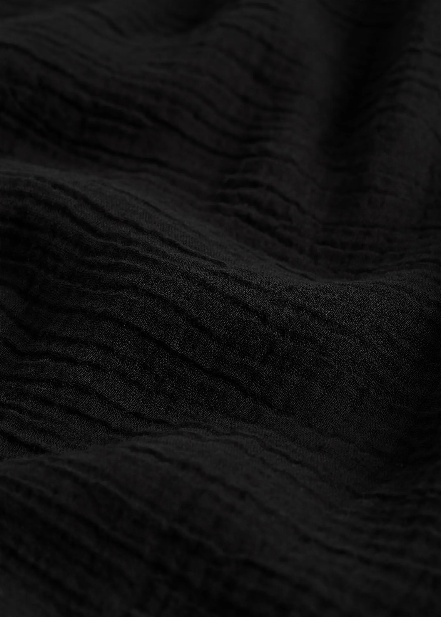Crinkled scarf black