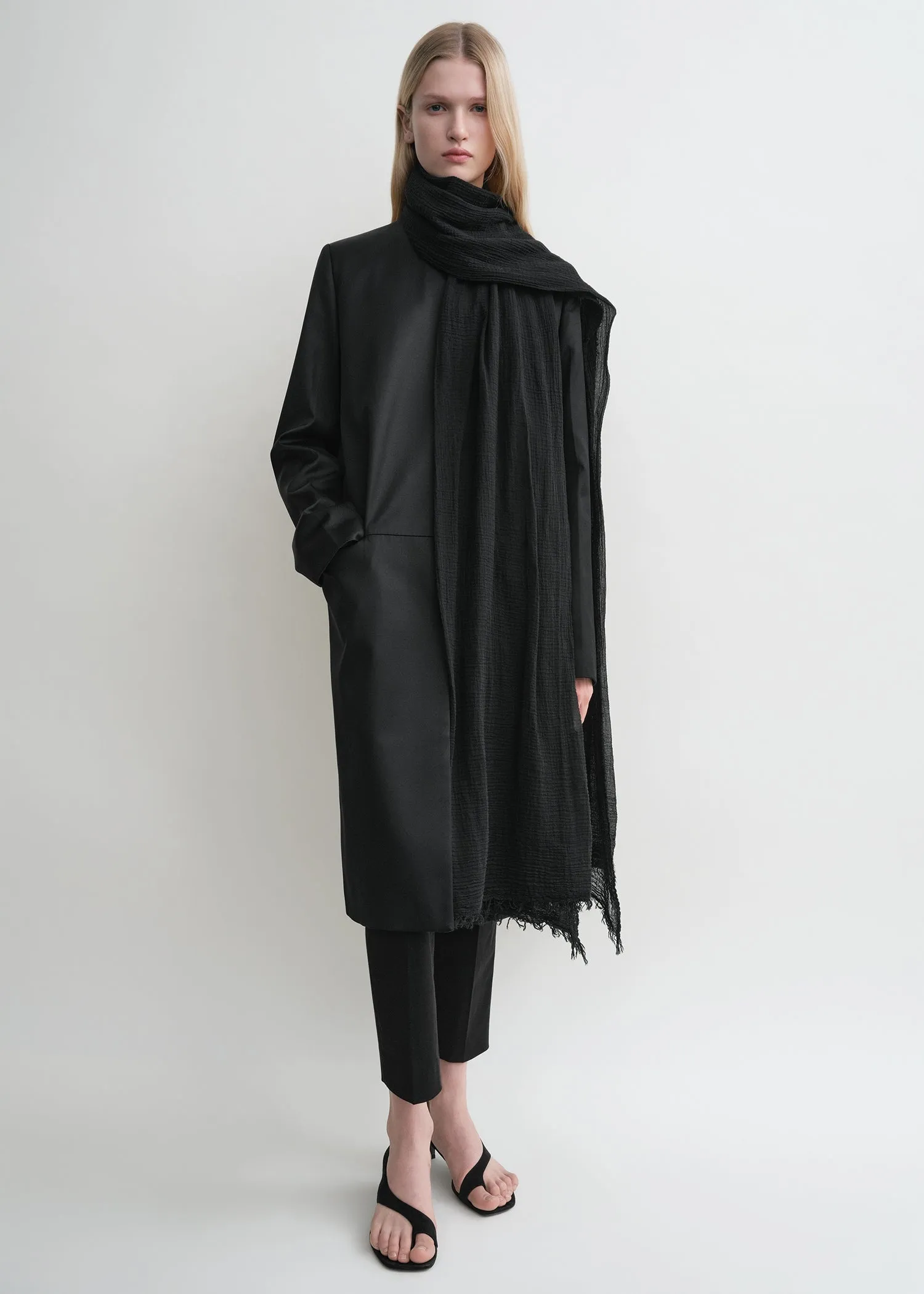 Crinkled scarf black