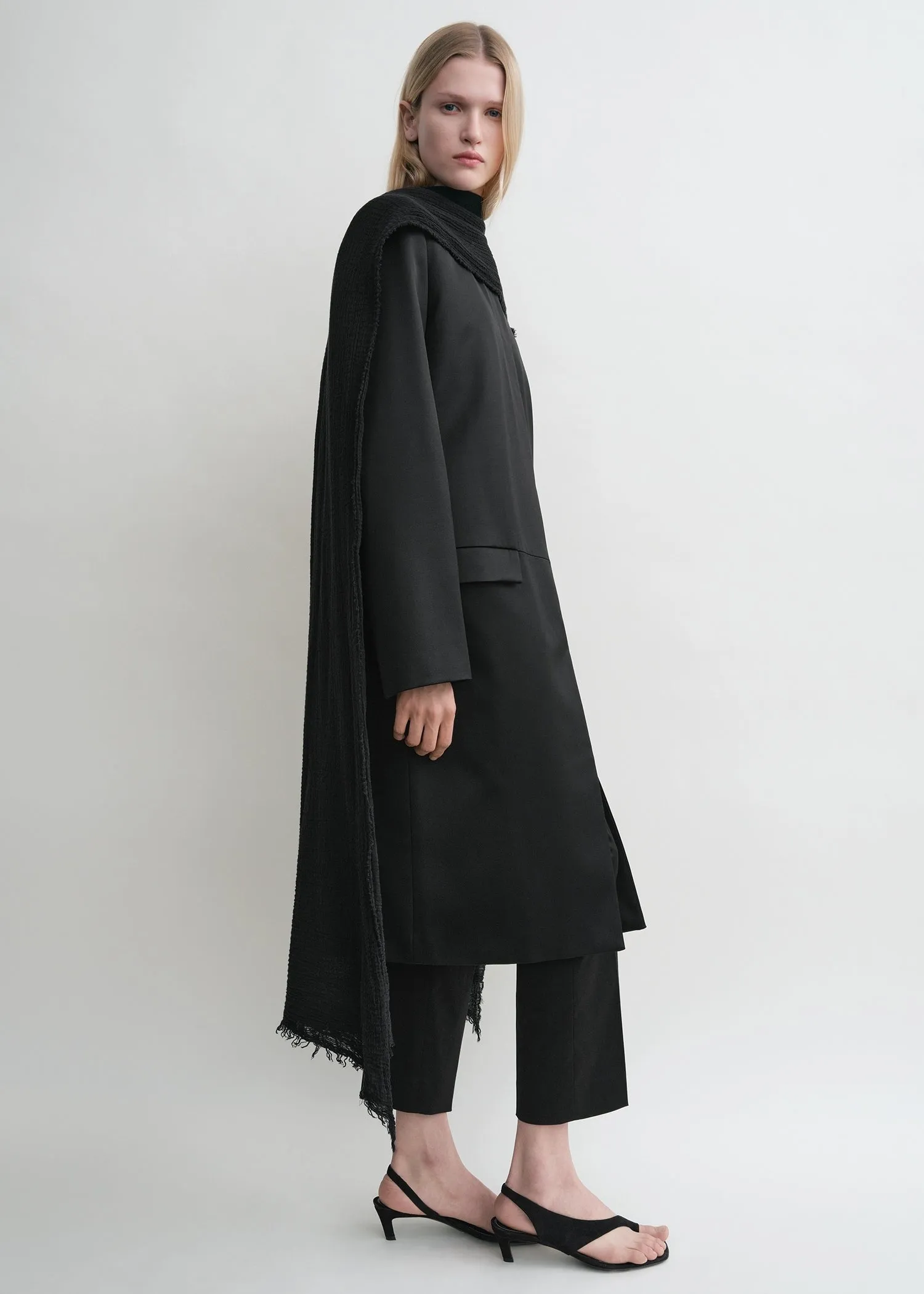 Crinkled scarf black